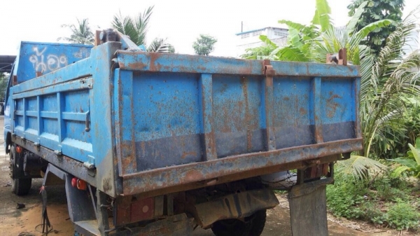 รถอีซูซุ 6 ล้อดั้ม 120 แรงม้า. ปี 38 ( ฝาดำ ) , ( ขายตามสภาพ ) สนใจติดต่อ 081 - 6079515 รถอีซูซุ 6 ล้อดั้ม 120 แรงม้า. ปี 38 ( ฝาดำ ) , ( ขายตามสภาพ ) สนใจติดต่อ 081 - 6079515