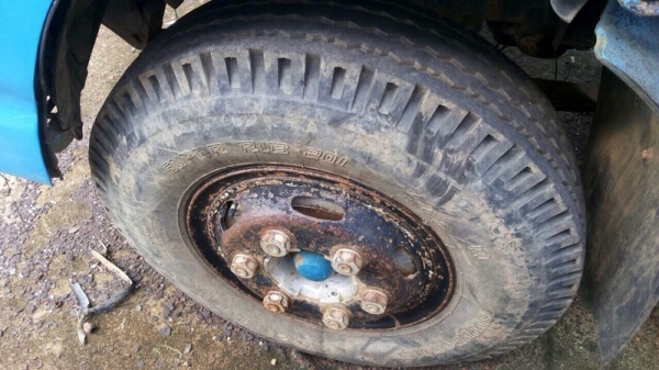 รถอีซูซุ 6 ล้อดั้ม 120 แรงม้า. ปี 38 ( ฝาดำ ) , ( ขายตามสภาพ ) สนใจติดต่อ 081 - 6079515 รถอีซูซุ 6 ล้อดั้ม 120 แรงม้า. ปี 38 ( ฝาดำ ) , ( ขายตามสภาพ ) สนใจติดต่อ 081 - 6079515