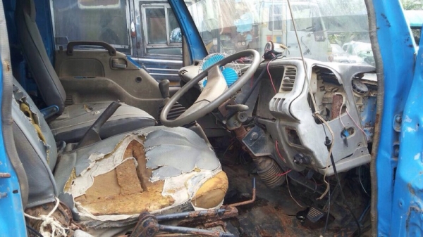 รถอีซูซุ 6 ล้อดั้ม 120 แรงม้า. ปี 38 ( ฝาดำ ) , ( ขายตามสภาพ ) สนใจติดต่อ 081 - 6079515 รถอีซูซุ 6 ล้อดั้ม 120 แรงม้า. ปี 38 ( ฝาดำ ) , ( ขายตามสภาพ ) สนใจติดต่อ 081 - 6079515