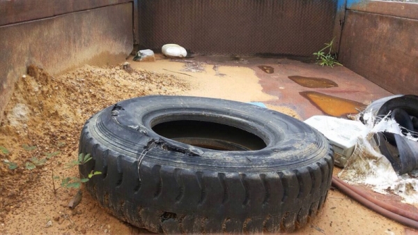 รถอีซูซุ 6 ล้อดั้ม 120 แรงม้า. ปี 38 ( ฝาดำ ) , ( ขายตามสภาพ ) สนใจติดต่อ 081 - 6079515 รถอีซูซุ 6 ล้อดั้ม 120 แรงม้า. ปี 38 ( ฝาดำ ) , ( ขายตามสภาพ ) สนใจติดต่อ 081 - 6079515