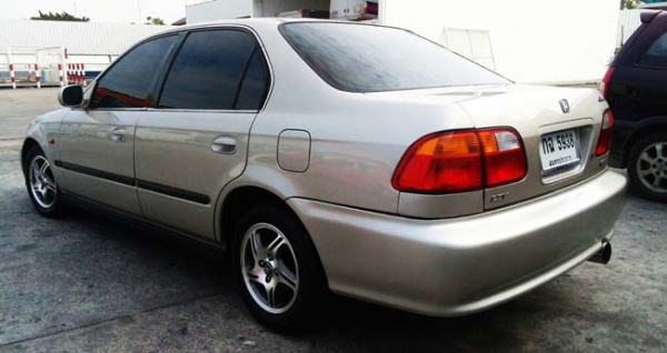 Honda civic ปี 2000 เกียร์ออโต้ เครื่องวีเทค กระจกไฟฟ้า ปรับและพับไฟฟ้า ภายในสะอาดเรียบร้อย เครื่องดี เกียร์นิ่มนวล ช่วงล่างเเน่น แอร์หนาว สีสันสวยงาม รถพร้อมใช้ ภาษี 58