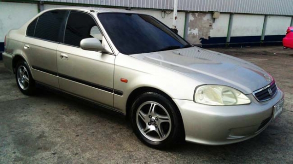 Honda civic ปี 2000 เกียร์ออโต้ เครื่องวีเทค กระจกไฟฟ้า ปรับและพับไฟฟ้า ภายในสะอาดเรียบร้อย เครื่องดี เกียร์นิ่มนวล ช่วงล่างเเน่น แอร์หนาว สีสันสวยงาม รถพร้อมใช้ ภาษี 58