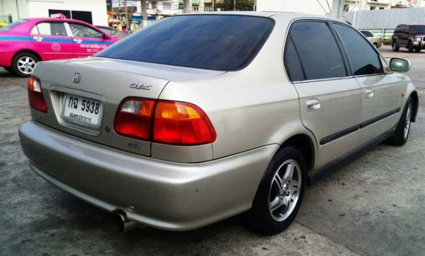 Honda civic ปี 2000 เกียร์ออโต้ เครื่องวีเทค กระจกไฟฟ้า ปรับและพับไฟฟ้า ภายในสะอาดเรียบร้อย เครื่องดี เกียร์นิ่มนวล ช่วงล่างเเน่น แอร์หนาว สีสันสวยงาม รถพร้อมใช้ ภาษี 58