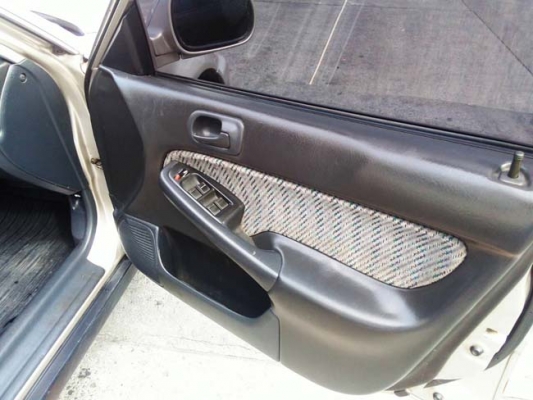 Honda civic ปี 2000 เกียร์ออโต้ เครื่องวีเทค กระจกไฟฟ้า ปรับและพับไฟฟ้า ภายในสะอาดเรียบร้อย เครื่องดี เกียร์นิ่มนวล ช่วงล่างเเน่น แอร์หนาว สีสันสวยงาม รถพร้อมใช้ ภาษี 58