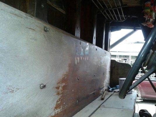 ขาย 10 ล้อหัวยาวเพลาเดียว 230,000 เครื่อง 6BG1 175 แรงม้า เพลาโบกี้ใหญ่เฟืองท้ายใหญ่ คัสซีสวย สโลว์กลาง ยางเต็ม ทะเบียนพร้อมโอน ราคาต่อรองได้