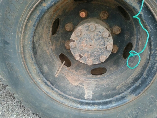 ขาย 10 ล้อหัวยาวเพลาเดียว 230,000 เครื่อง 6BG1 175 แรงม้า เพลาโบกี้ใหญ่เฟืองท้ายใหญ่ คัสซีสวย สโลว์กลาง ยางเต็ม ทะเบียนพร้อมโอน ราคาต่อรองได้