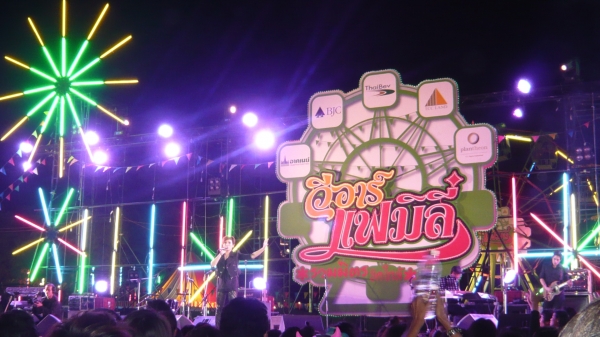 รับติดตั้งไฟประเภทต่าง ๆ ไฟในเต็นท์ ไฟในบูธ ไฟงานพระราชพิธี ไฟงานวัด และไฟแสงสว่าง ติดตั้งไฟนีออนด์ ติดตั้งปลั๊ก 5 แอมป์ รับเดินสายเมนต์ รับติดตั้งไฟประเภทต่าง ๆ โดยช่างผู้ชำนาญงาน (ร้านวงศ์นิรันดร์ 0863229969)