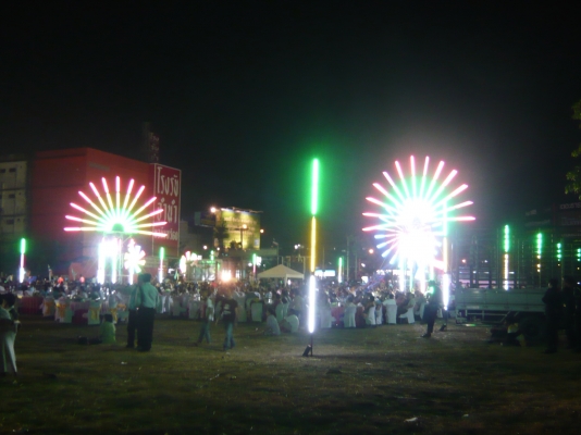 รับติดตั้งไฟประเภทต่าง ๆ ไฟในเต็นท์ ไฟในบูธ ไฟงานพระราชพิธี ไฟงานวัด และไฟแสงสว่าง ติดตั้งไฟนีออนด์ ติดตั้งปลั๊ก 5 แอมป์ รับเดินสายเมนต์ รับติดตั้งไฟประเภทต่าง ๆ โดยช่างผู้ชำนาญงาน (ร้านวงศ์นิรันดร์ 0863229969)