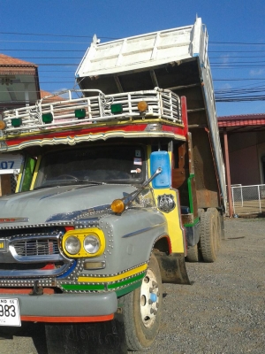 หัวยาวดัมพ์อิซูซุ 190 แรง เครื่อง 6 bf1 เกียรืร๊อกกี้