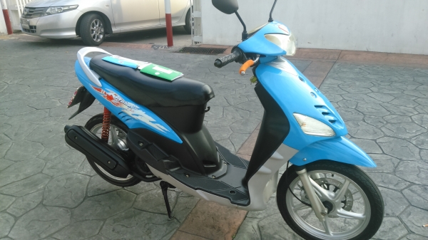 ขายรถสกูตเตอร ์ 125 cc รถปี55ปลายปีคับ สีฟ้า ดิสเบรคหน้า ล้อแม๊ค สภาพสวยพร้อมใช้งาน เครื่องดี เสียงเงียบ เดิมเดิมทั้งคัน สีสวยโอเค ระบบไฟปกติหมดทุกอย่าง เก็บรายละเอียดไหม่หมด เอกสารรถมีครบทุกอย่าง รถสวยสะอาดดีคับ ซื้อปัยขับอย่างเดียวคับผม ขอเปิดราคา 9900