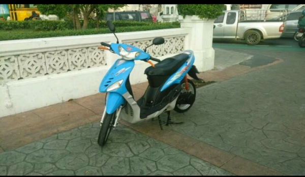 ขายรถสกูตเตอร ์ 125 cc รถปี55ปลายปีคับ สีฟ้า ดิสเบรคหน้า ล้อแม๊ค สภาพสวยพร้อมใช้งาน เครื่องดี เสียงเงียบ เดิมเดิมทั้งคัน สีสวยโอเค ระบบไฟปกติหมดทุกอย่าง เก็บรายละเอียดไหม่หมด เอกสารรถมีครบทุกอย่าง รถสวยสะอาดดีคับ ซื้อปัยขับอย่างเดียวคับผม ขอเปิดราคา 9900