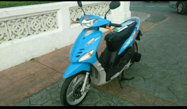 ขายรถสกูตเตอร ์ 125 cc รถปี55ปลายปีคับ สีฟ้า ดิสเบรคหน้า ล้อแม๊ค สภาพสวยพร้อมใช้งาน เครื่องดี เสียงเงียบ เดิมเดิมทั้งคัน สีสวยโอเค ระบบไฟปกติหมดทุกอย่าง เก็บรายละเอียดไหม่หมด เอกสารรถมีครบทุกอย่าง รถสวยสะอาดดีคับ ซื้อปัยขับอย่างเดียวคับผม ขอเปิดราคา 9900