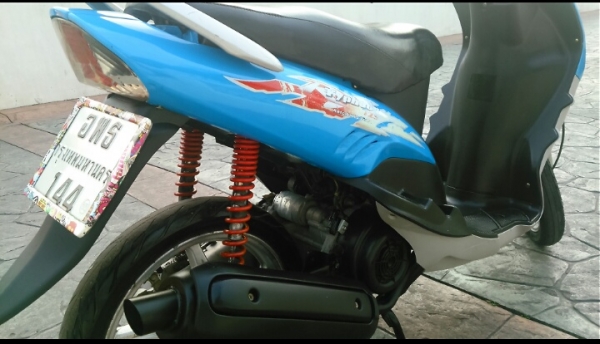 ขายรถสกูตเตอร ์ 125 cc รถปี55ปลายปีคับ สีฟ้า ดิสเบรคหน้า ล้อแม๊ค สภาพสวยพร้อมใช้งาน เครื่องดี เสียงเงียบ เดิมเดิมทั้งคัน สีสวยโอเค ระบบไฟปกติหมดทุกอย่าง เก็บรายละเอียดไหม่หมด เอกสารรถมีครบทุกอย่าง รถสวยสะอาดดีคับ ซื้อปัยขับอย่างเดียวคับผม ขอเปิดราคา 9900