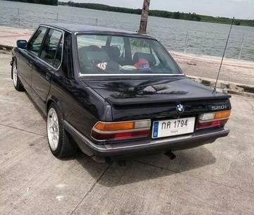 BMW 520i E28 สภาพหล่อๆ BMW 520i E28 สภาพหล่อๆ