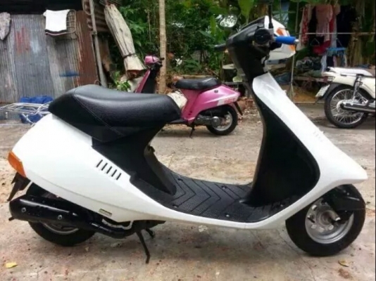 ขายรถป๊อบ HONDA สีขาว สวยสวย สภาพดีและพร้อมใช้ สตาร์ดสองระบบ มือเท้า เครื่องดี เสียงเงียบ สีไหม่ทั้งคัน ขอขาย 9900 บาท K.tum 0971977571 *ส่งทั่วไทย กทมส่งฟรี*