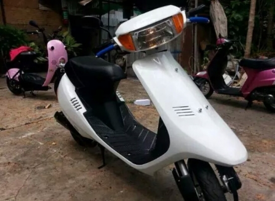 ขายรถป๊อบ HONDA สีขาว สวยสวย สภาพดีและพร้อมใช้ สตาร์ดสองระบบ มือเท้า เครื่องดี เสียงเงียบ สีไหม่ทั้งคัน ขอขาย 9900 บาท K.tum 0971977571 *ส่งทั่วไทย กทมส่งฟรี*