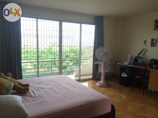 ขายอาคารพาณิชย์ ติดถนนใหญ่ ซอยร่มเกล้า 24 เนื้อที่ 18 ตรว