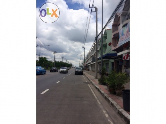 ขายอาคารพาณิชย์ ติดถนนใหญ่ ซอยร่มเกล้า 24 เนื้อที่ 18 ตรว