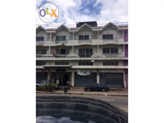 ขายอาคารพาณิชย์ ติดถนนใหญ่ ซอยร่มเกล้า 24 เนื้อที่ 18 ตรว