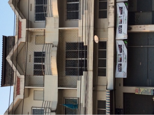 ขายอาคารพาณิชย์ ติดถนนใหญ่ ซอยร่มเกล้า 24 เนื้อที่ 18 ตรว