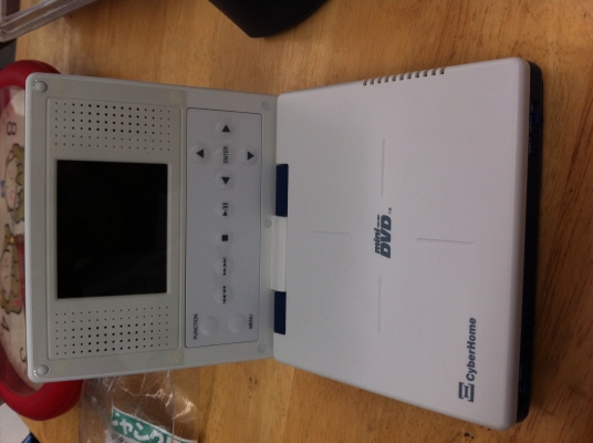 เครื่องเล่น  DVD แบบพกพาขนาดเล็กของใหม่ ครบชุดในซอง(มี 3 ชุด)