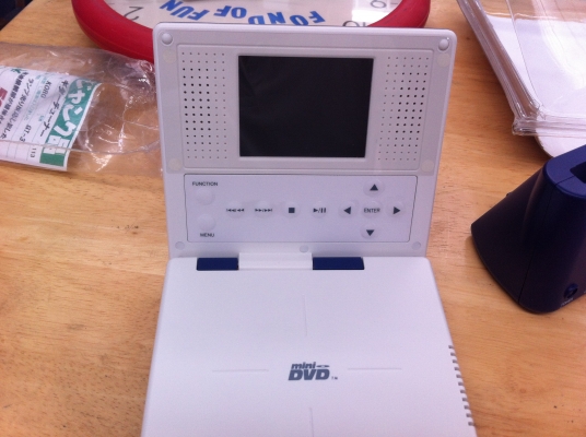 เครื่องเล่น  DVD แบบพกพาขนาดเล็กของใหม่ ครบชุดในซอง(มี 3 ชุด)