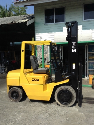 +++ ขายด่วนครับ !!!  โฟล์คลิฟท์  T.C.M.  FD30 Z9  ขนาด  3  ตัน  เครื่องยนต์ดีเซล  เสา  4  เมตร  เกียร์ธรรมดา  งา 1,070  มม.  ยางตันครับ