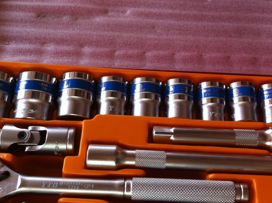 ชุดประแจบล็อกเครื่องมือใหญ่ YTB ครบชุดพร้อมกล่องเก็บมีช่องเก็บแบบพลาสติกแข็ง