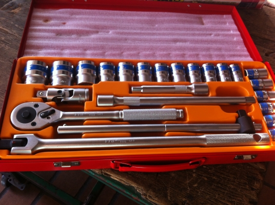 ชุดประแจบล็อกเครื่องมือใหญ่ YTB ครบชุดพร้อมกล่องเก็บมีช่องเก็บแบบพลาสติกแข็ง