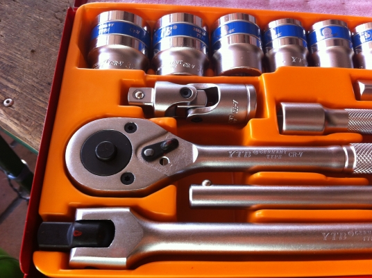 ชุดประแจบล็อกเครื่องมือใหญ่ YTB ครบชุดพร้อมกล่องเก็บมีช่องเก็บแบบพลาสติกแข็ง