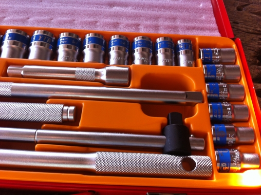 ชุดประแจบล็อกเครื่องมือใหญ่ YTB ครบชุดพร้อมกล่องเก็บมีช่องเก็บแบบพลาสติกแข็ง