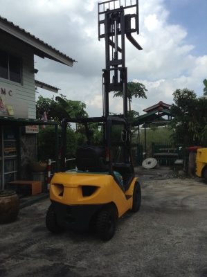 +++ ขายด่วน ราคาถูกครับ !!!  KOMATSU FD20-16  รุ่น 16  ขนาด 2  ตัน  เครื่องยนต์ดีเซล  เสา 4.3  เมตร  3 ท่อน  เกียร์ออโ่ตเมติค  ยางตันครับ