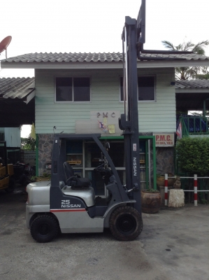 +++ ขายด่วน !!! ครับ  NISSAN  FD25  ขนาด 2.5  ตัน  เครื่องยนต์ดีเซล  เสา  4  เมตร  เกียร์ออโตเมติค  งา 1,070  มม.  ยางตันครับ