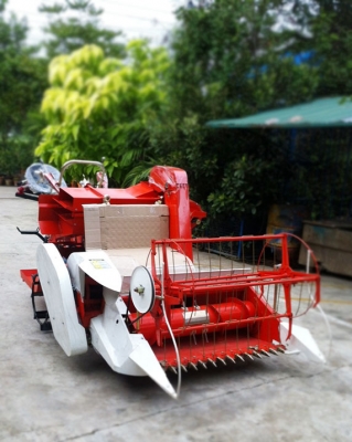 รถเกี่ยวนวดข้าวเล็ก รุ่นใหม่ คูโบต้า RT 140 รถเกี่ยวนวดข้าวเล็ก รุ่นใหม่ คูโบต้า RT 140