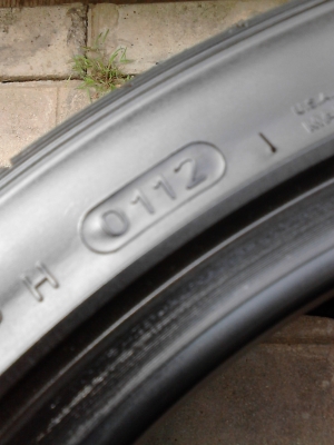 255/35R18 HANKOOK  VENTUS V12 EVO ปี2012  ( ไม่มีปะ )   มี 2 เส้น TEL.081-427-3941