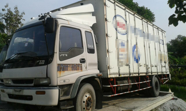 ขายรถ ISUZU เด้ก้า 6 ล้อ / ตู้สวิง 10 บาน / ยาว 7.30 ม. ( 195 แรง )