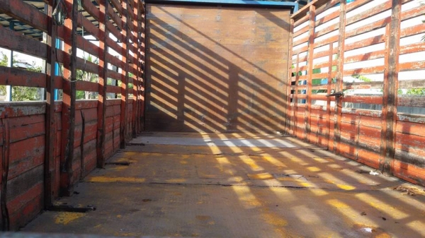 ขายกะบะ 6 ล้อ สภาพพร้อมใช้ด่วน ราคา 15,000 บาท ติดต่อคุณประดับ 081-8063297