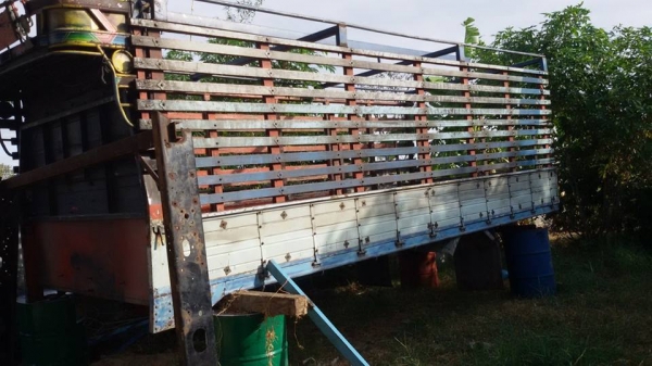 ขายกะบะ 6 ล้อ สภาพพร้อมใช้ด่วน ราคา 15,000 บาท ติดต่อคุณประดับ 081-8063297