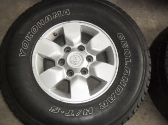 ล้อแม็ก 15นิ้ว 6รู พร้อมยาง สวยๆ 4 ล้อ ราคา 7500 บาท