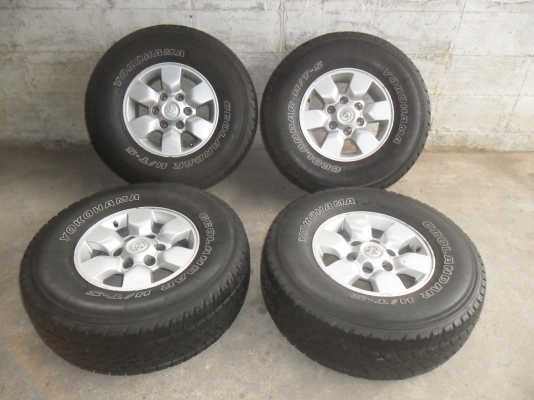 ล้อแม็ก 15นิ้ว 6รู พร้อมยาง สวยๆ 4 ล้อ ราคา 7500 บาท