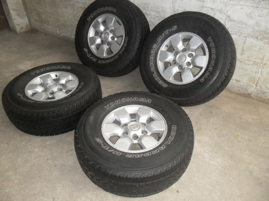 ล้อแม็ก 15นิ้ว 6รู พร้อมยาง สวยๆ 4 ล้อ ราคา 7500 บาท