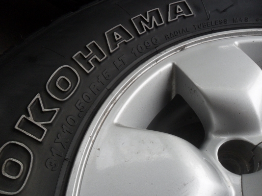 ล้อแม็ก 15นิ้ว 6รู พร้อมยาง สวยๆ 4 ล้อ ราคา 7500 บาท