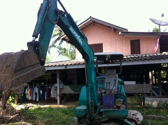 ขาย KOMATSU  PC 20 รุ่น 7 ราคา 220,000 ฿  สนใจติดต่อ. 0817634892