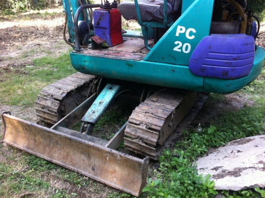 ขาย KOMATSU  PC 20 รุ่น 7 ราคา 220,000 ฿  สนใจติดต่อ. 0817634892