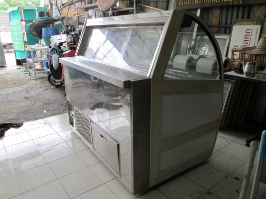 ตู้เค้ก  ไอศกรืม  ใบใหญ่  แสตนเลสครับ จาก ห้างสยามพารากอน