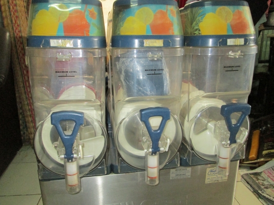 จากห้างพารากอน มี 2 เครื่อง ค้าขายได้เลย เขาเรีบกว่า จากห้างพารากอน มี 2 เครื่อง ค้าขายได้เลย เขาเรีบกว่า