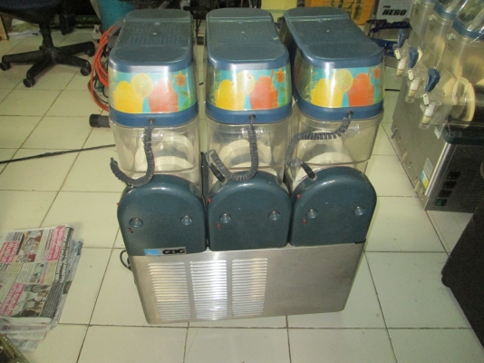 จากห้างพารากอน มี 2 เครื่อง ค้าขายได้เลย เขาเรีบกว่า จากห้างพารากอน มี 2 เครื่อง ค้าขายได้เลย เขาเรีบกว่า