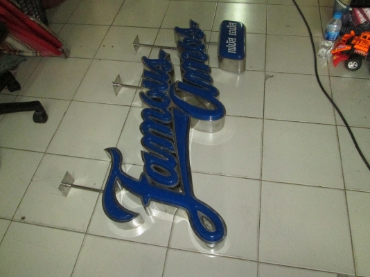 ป้ายไฟ   ได้มาอย่างนี้  ใครมีความสนใจ  เชิญครับ