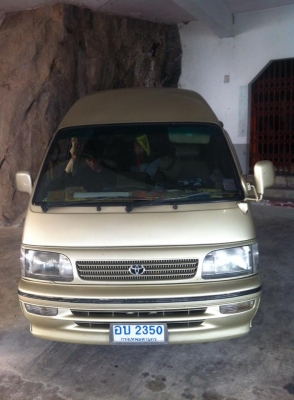 ต้องการขายรถตู้ครับรถบ้านครับใช้เองครับ0822994229