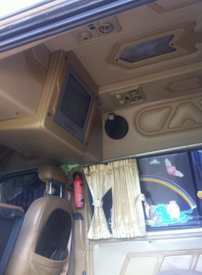 ต้องการขายรถตู้ครับรถบ้านครับใช้เองครับ0822994229